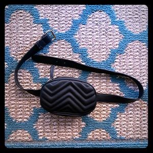 LULUS BLACK FANNY PACK